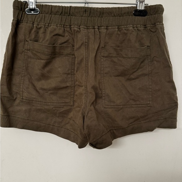 Roots Shorts - Size M - Picture 2 of 3